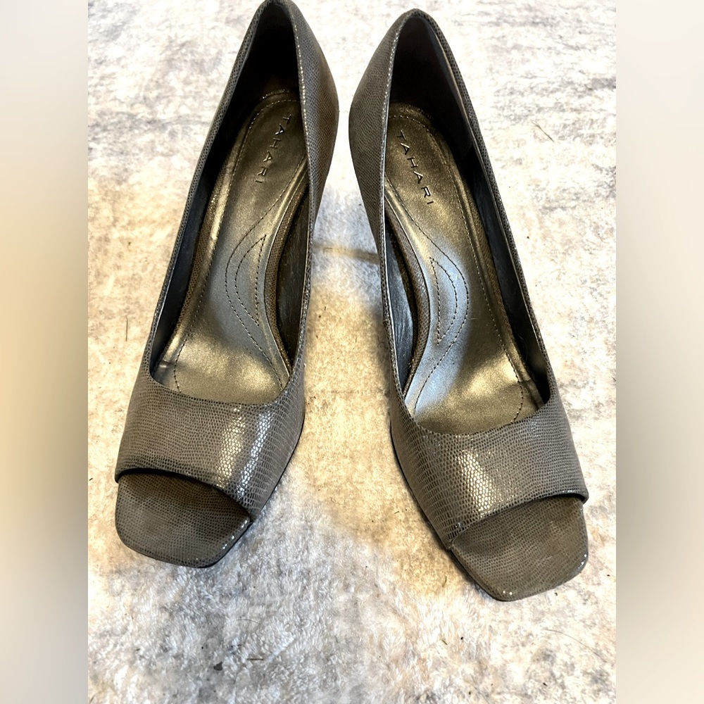 NEW - Tahari Riddle leather peep toe - grey peep toe heel